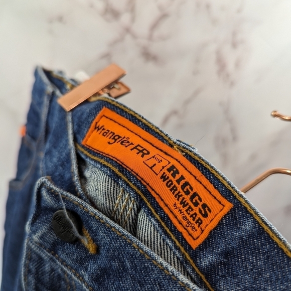 Wrangler Jeans Mens 42X34 FR Fire Resistant Riggs Workwear Medium Wash - Picture 3 of 11